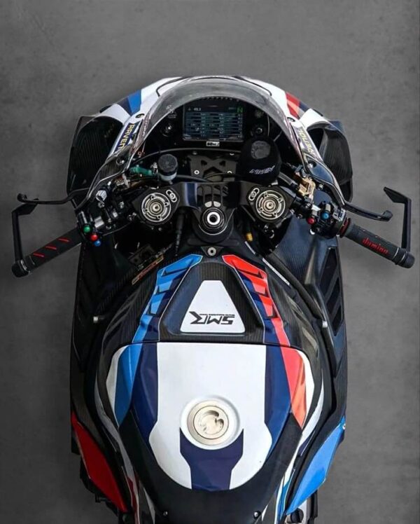 La BMW M 1000 RR - Image 2